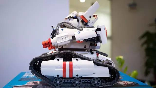 米兔机器人二代组装教程_米兔机器人app官方免费下载_米兔积木机器人二代履带机甲