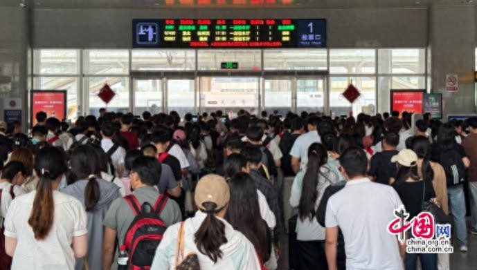 订票那个软件比较好用_铁路12306学生预约购票_学生购票陷阱防范