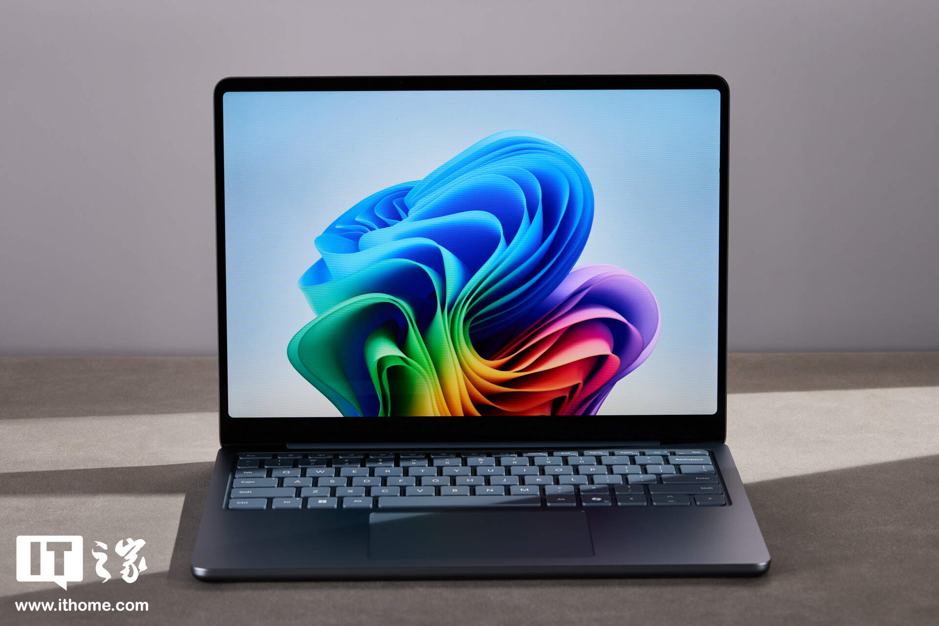 Surface Laptop 13 性能体验_WhatsApp_Surface Laptop 13 英寸版评测