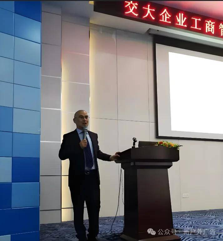 白酒心智占领户外广告策略_白酒行业户外广告增长策略_户外广告具体有哪些