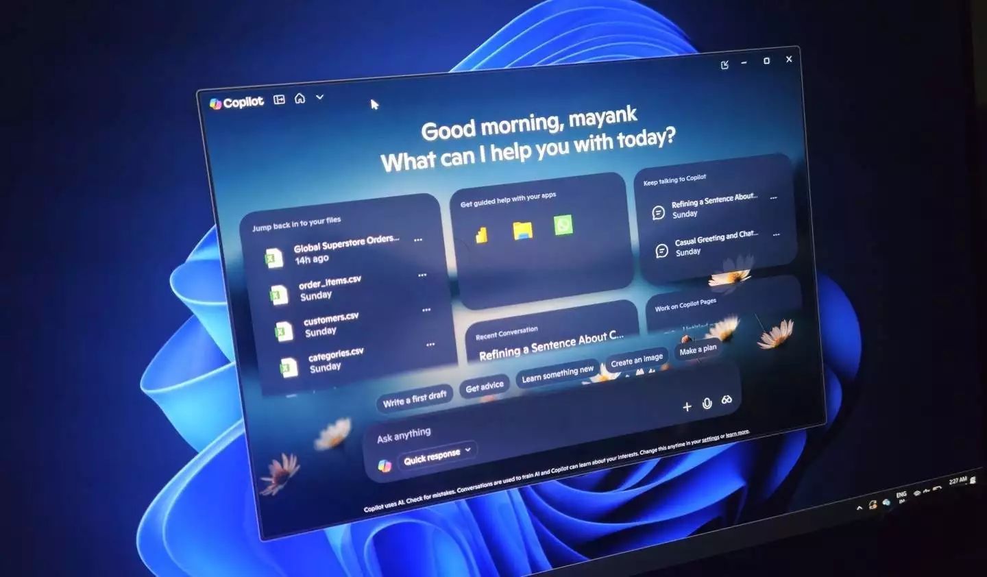 Windows 11 Copilot 新主页界面_WhatsApp_Windows 11 Copilot 功能卡片