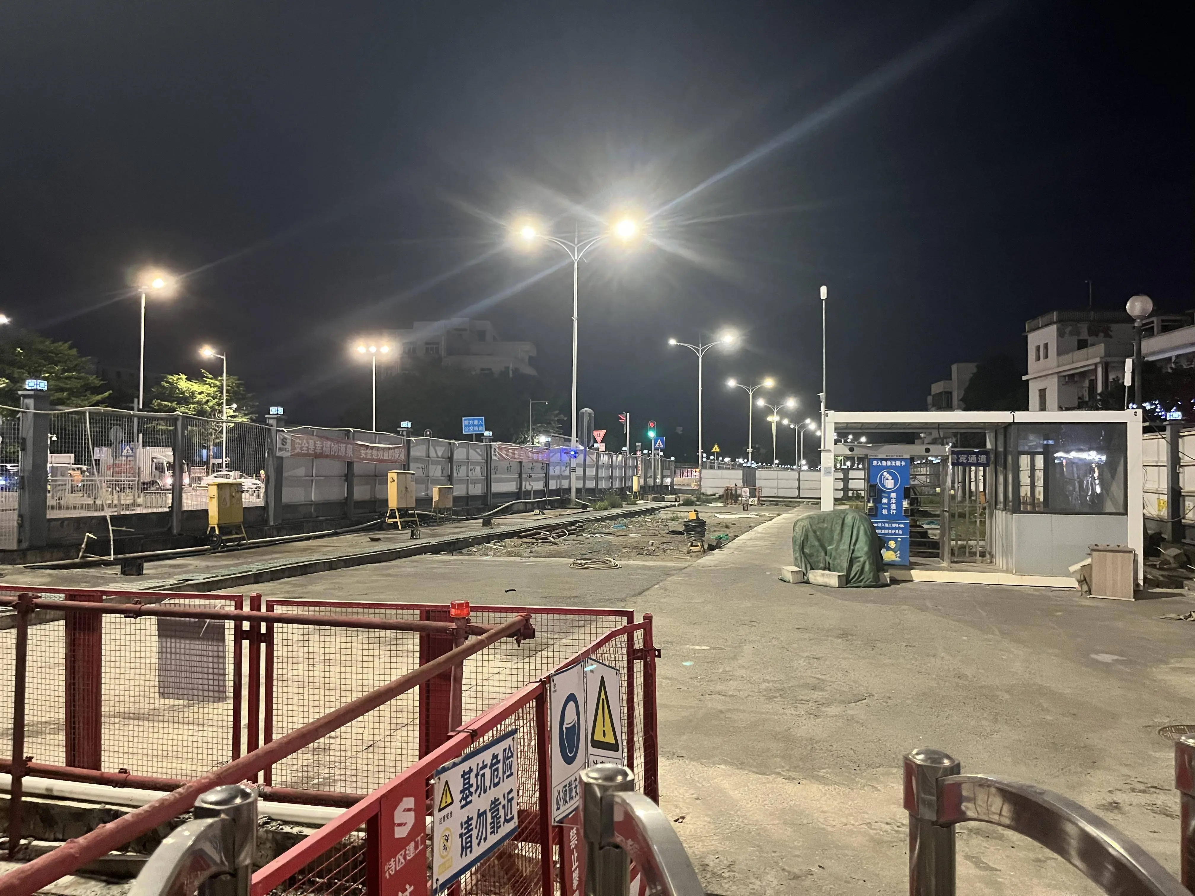 深圳住建局网站首页_深圳多个区域超长待机围挡_深圳超期施工围挡