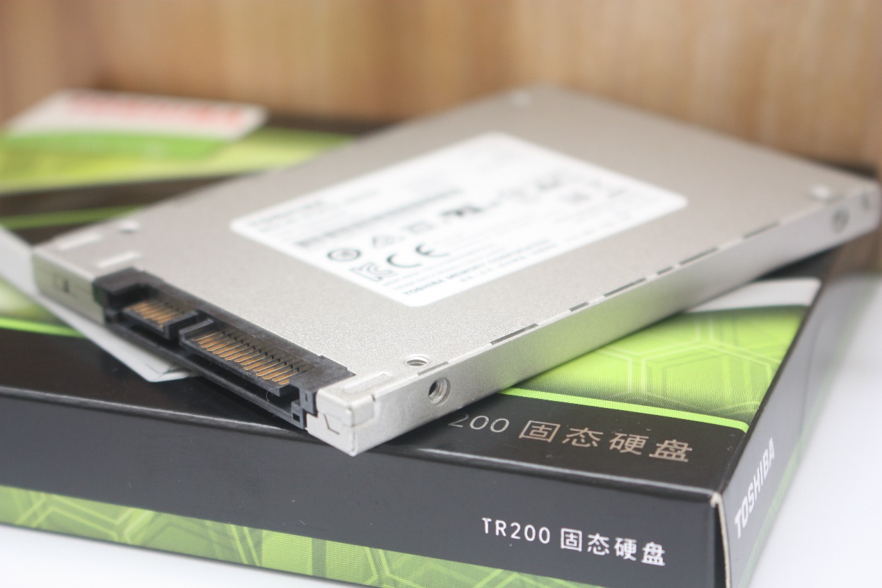 固态硬盘速度图全绿分析_HDTune硬盘扫描软件原理_新硬盘 有一个色块