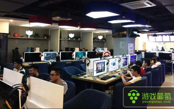 手机游戏模拟器哪个好_网吧手游模拟器_顺网科技BlueStacks合作