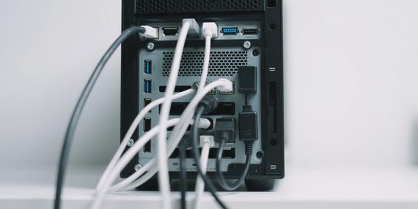 电脑开机显示英文字母_无法启动解决方法_windows已遇到关键问题
