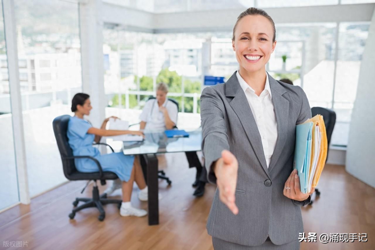 招聘会上怎么自我介绍_如何说好自我介绍_自我介绍技巧