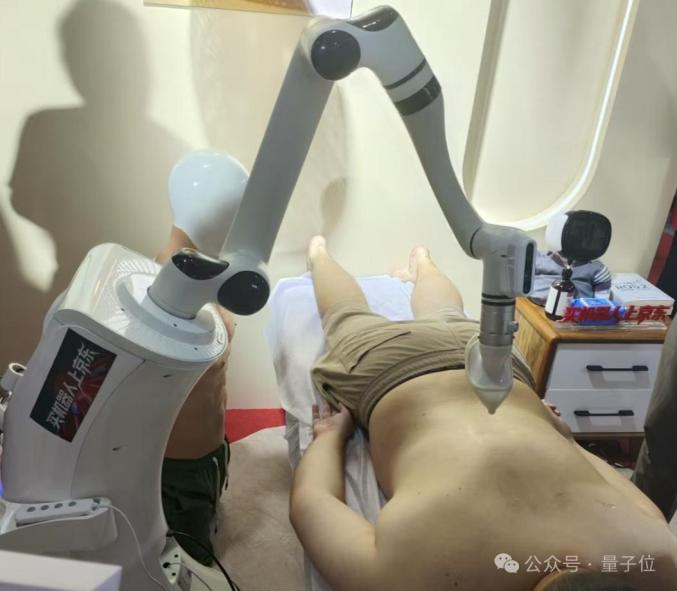 自动提号机器人系统_2025世界机器人大会_机器人全场景覆盖