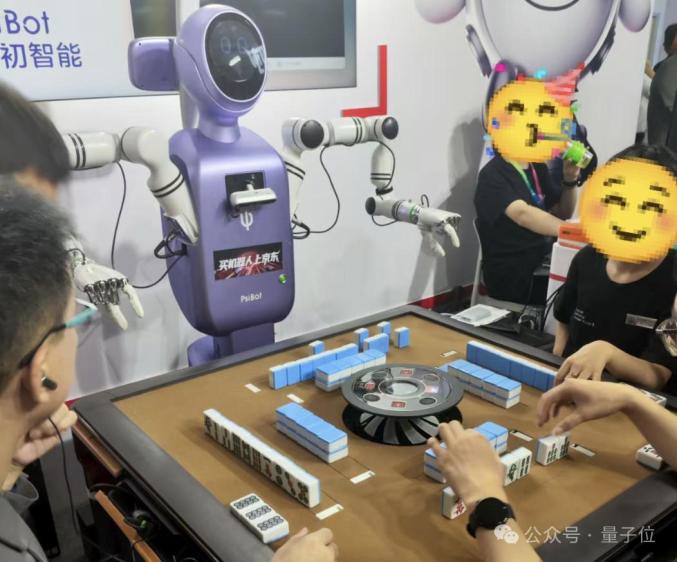 机器人全场景覆盖_2025世界机器人大会_自动提号机器人系统