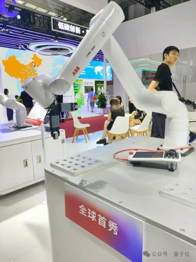 2025世界机器人大会_自动提号机器人系统_机器人全场景覆盖