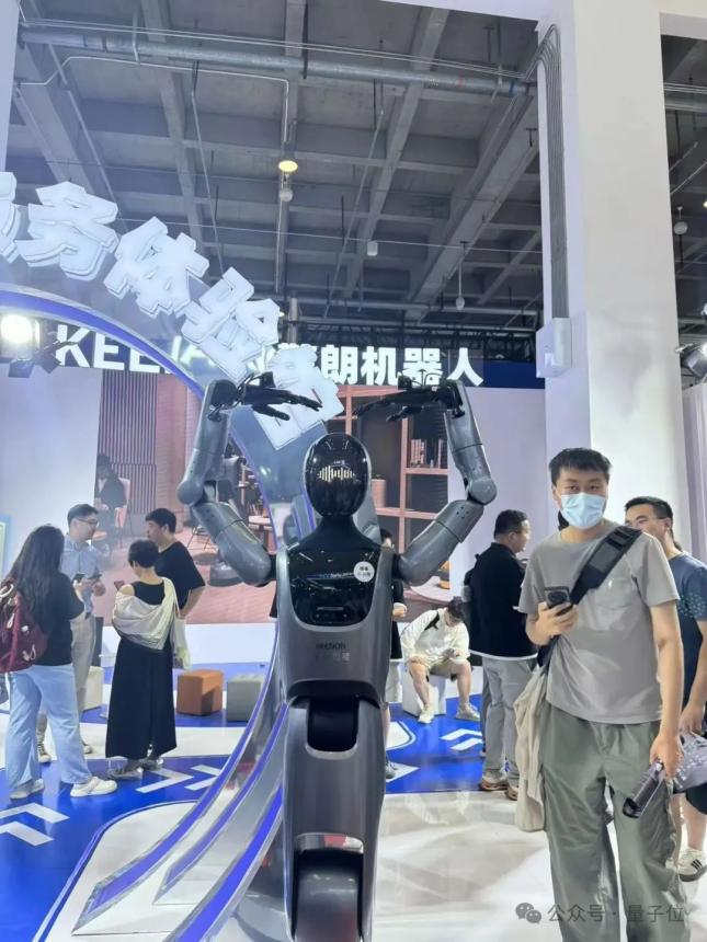 自动提号机器人系统_2025世界机器人大会_机器人全场景覆盖
