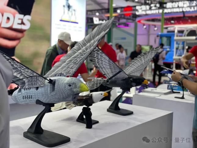 自动提号机器人系统_机器人全场景覆盖_2025世界机器人大会