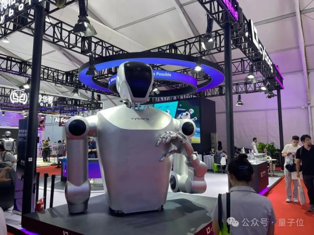 机器人全场景覆盖_2025世界机器人大会_自动提号机器人系统
