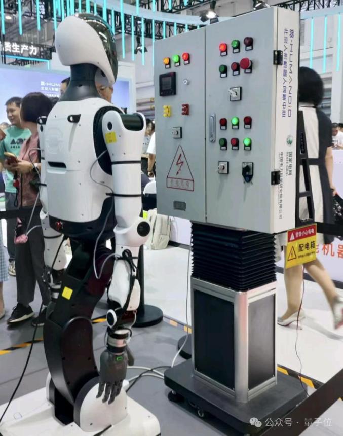 机器人全场景覆盖_2025世界机器人大会_自动提号机器人系统