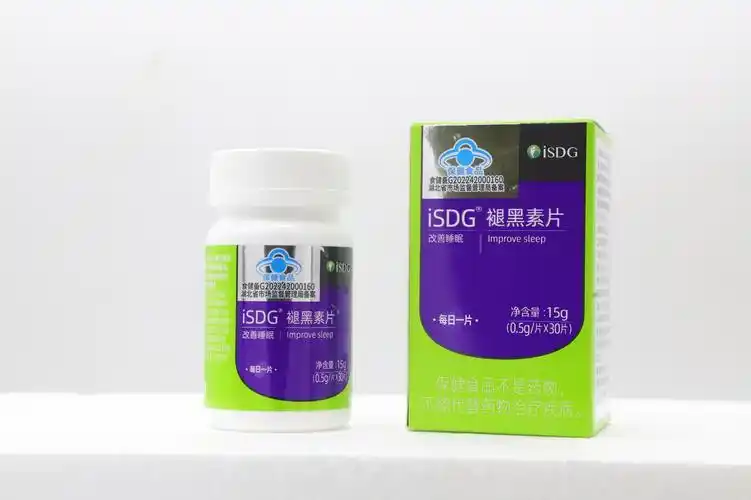 睡前手机辐射安全_手机蓝光危害睡眠_在床上可以玩手机吗