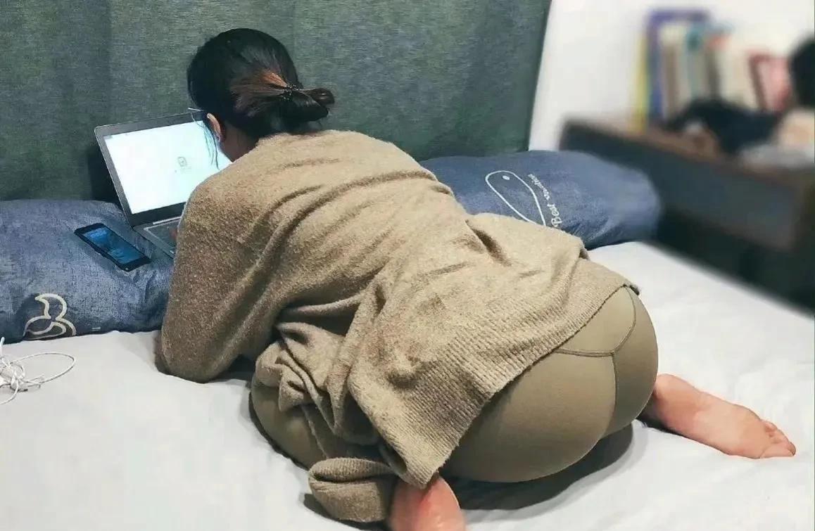 手机睡眠质量影响_床上玩手机危害_在床上可以玩手机吗